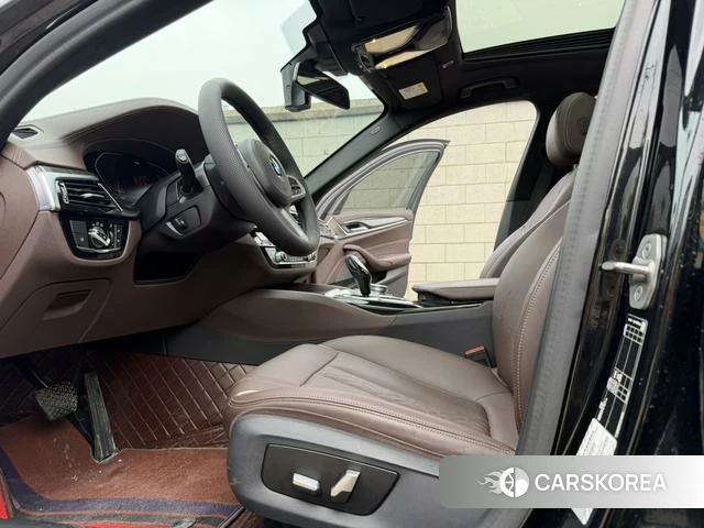 BMW 5 series 2022 Черный из Китая, фото 2
