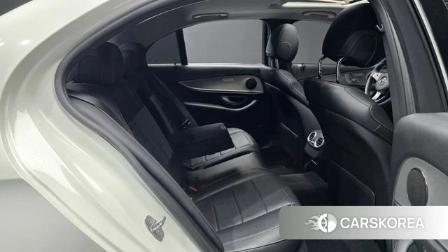 Mercedes-Benz E-Class W213 2018 Белый из Кореи, фото 2