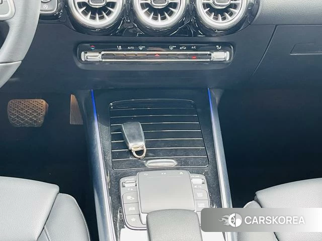 Mercedes-Benz GLA 2022 Белый из Китая, фото 2