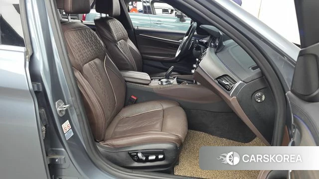 BMW 5 Series (G30) 2018 Серый из Кореи, фото 2