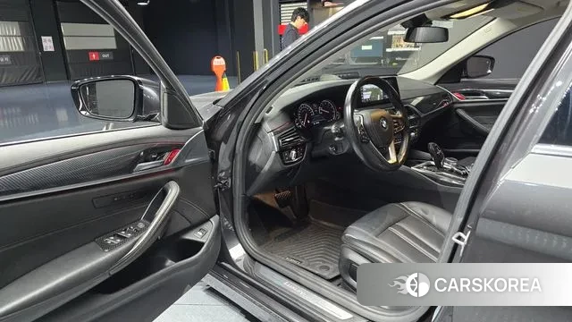 BMW 5 Series (G30) 2018 Серый из Кореи, фото 2