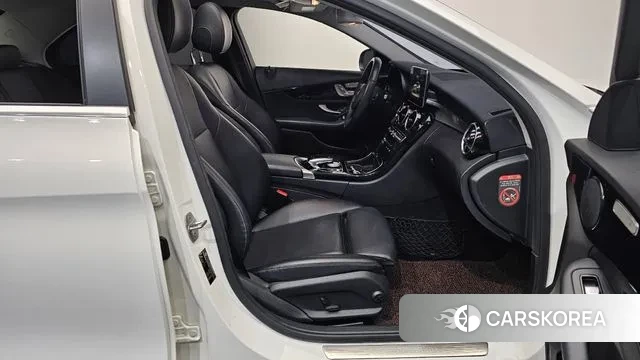 Mercedes-Benz C-Class W205 2018 Белый из Кореи, фото 2