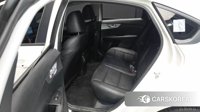 Kia The New K3 2nd generation 2022 Белый из Кореи, фото 2