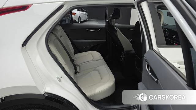 Kia Di Ol Nu Niro 2023 Белый из Кореи, фото 2