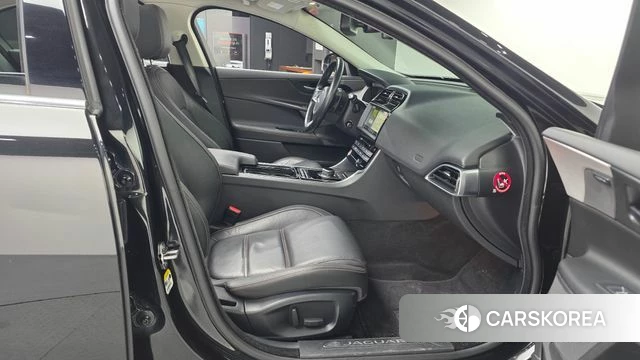 Jaguar XE 2018 Черный из Кореи, фото 2