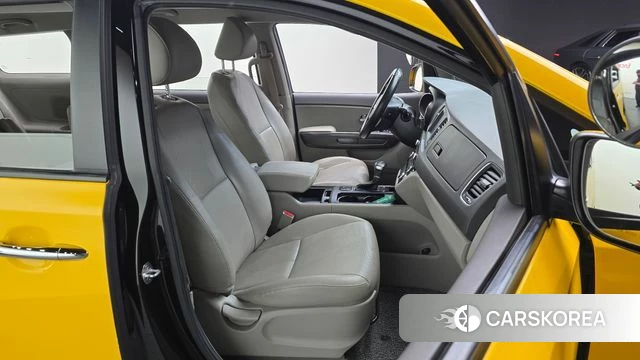 Kia All New Carnival 2018 Желтый из Кореи, фото 2