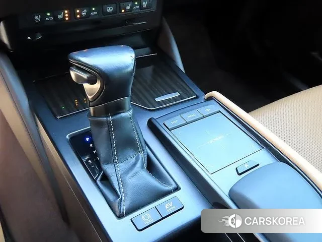 Lexus ES300h 7th generation 2018 Серебристо-серый из Кореи, фото 2