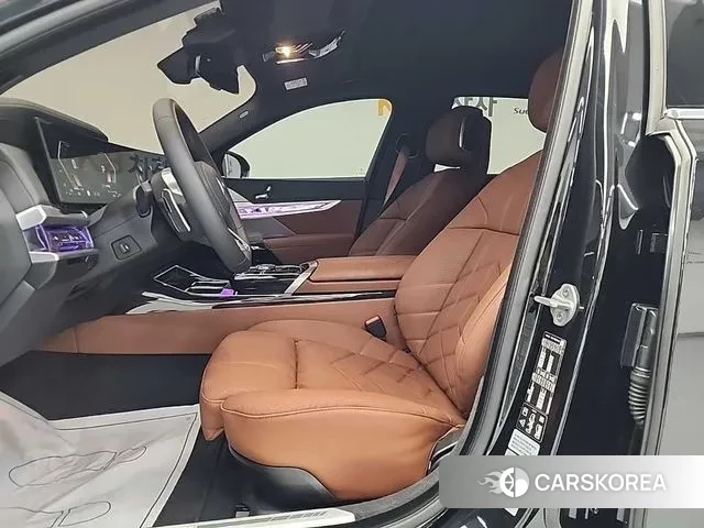 BMW 7 Series (G70) 2025 Черный из Кореи, фото 2