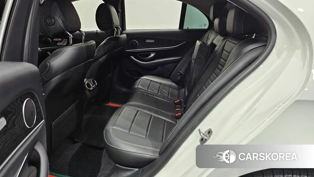 Mercedes-Benz E-Class W213 2018 Белый из Кореи, фото 2