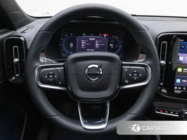 Volvo XC40 Richards 2024 Белый из Кореи, фото 2