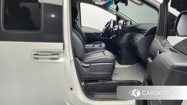 Hyundai Staria 2023 Белый из Кореи, фото 2