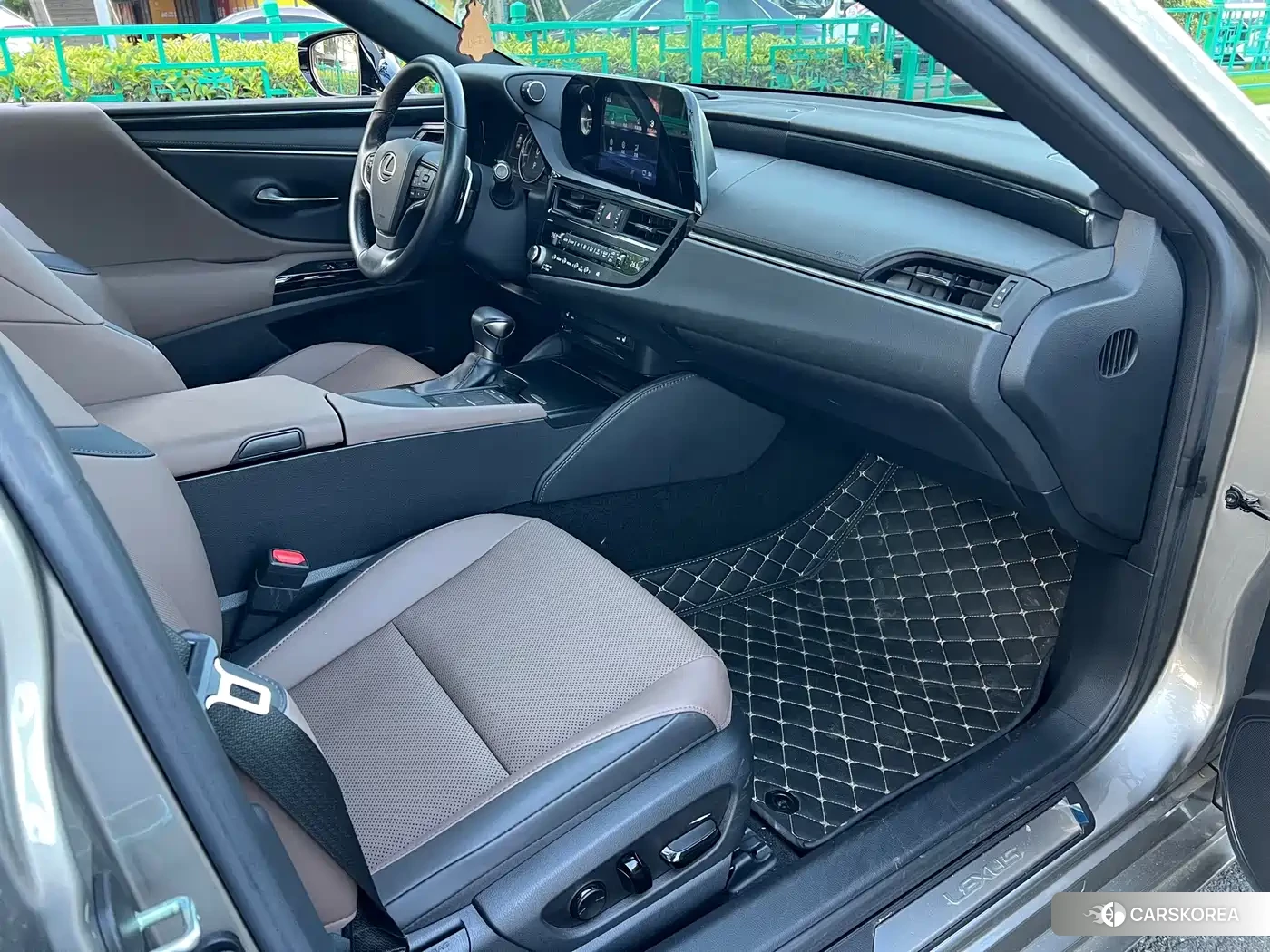 Lexus ES 2022 Silver/gray из Китая, фото 2