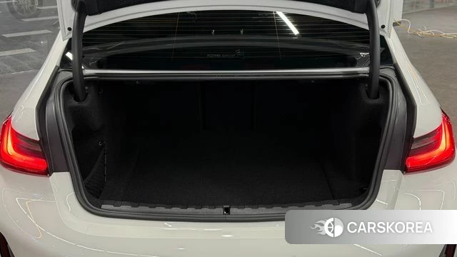 BMW 3 Series (G20) 2024 Белый из Кореи, фото 2