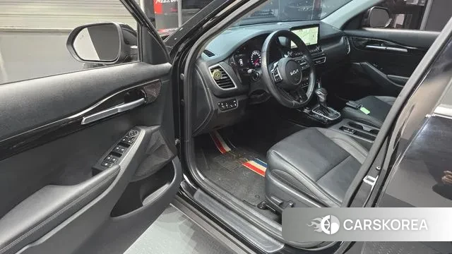 Kia Seltos 2022 Черный из Кореи, фото 2