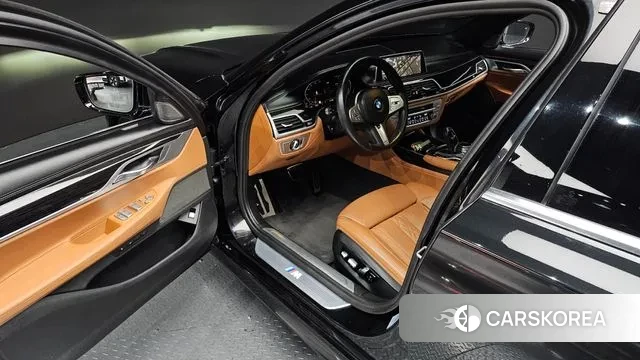 BMW 7 Series (G11) 2020 Черный из Кореи, фото 2
