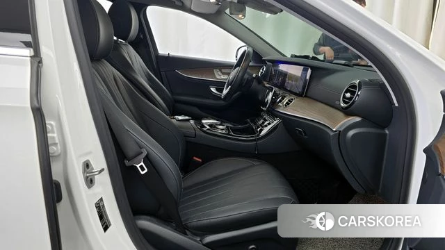 Mercedes-Benz E-Class W213 2020 Белый из Кореи, фото 2