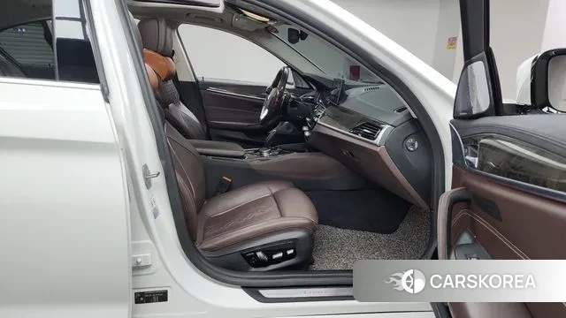 BMW 5 Series (G30) 2018 Белый из Кореи, фото 2