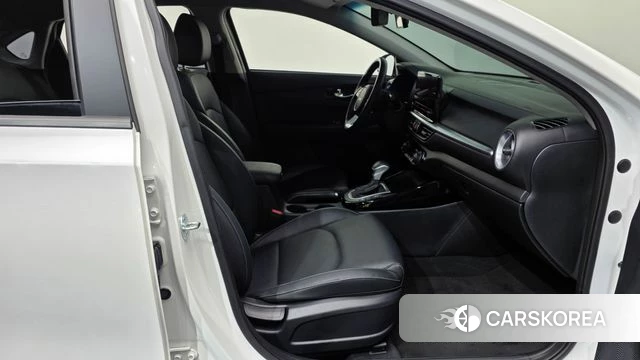 Kia The New K3 2nd generation 2023 Белый из Кореи, фото 2