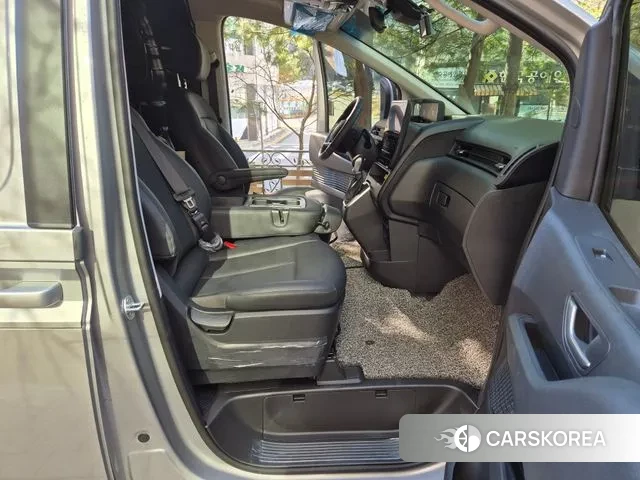 Hyundai Staria 2024 Серебристо-серый из Кореи, фото 2