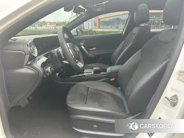 Mercedes-Benz Class A 2021 Белый из Китая, фото 2