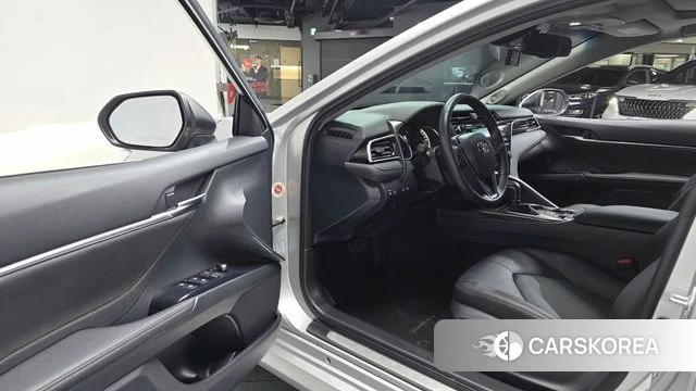 Toyota Camry (XV70) 2018 Серебряный из Кореи, фото 2