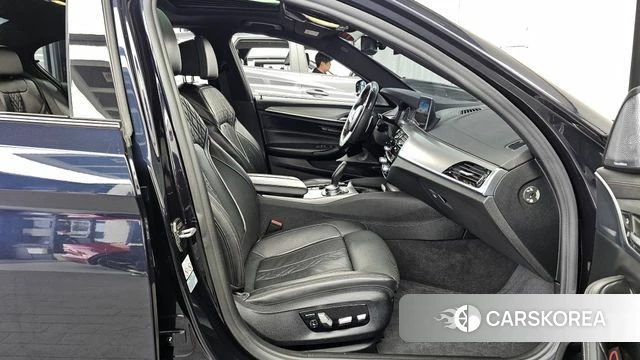 BMW 5 Series (G30) 2019 Черный из Кореи, фото 2