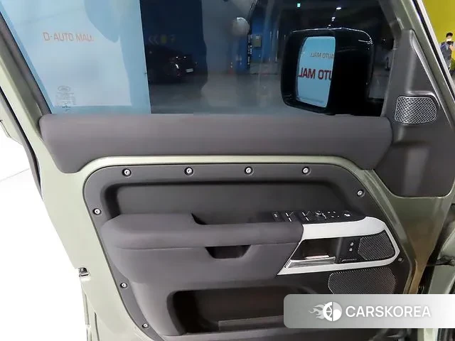 Land Rover Defender (L663) 2021 Зеленый из Кореи, фото 2