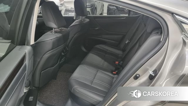 Lexus ES300h 7th generation 2021 Песочный из Кореи, фото 2