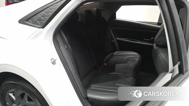 Hyundai The New Avante (CN7) 2024 Белый из Кореи, фото 2
