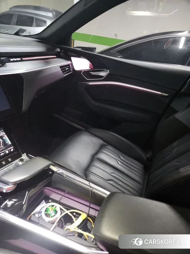 Audi e-Tron 2021 Белый из Кореи, фото 2