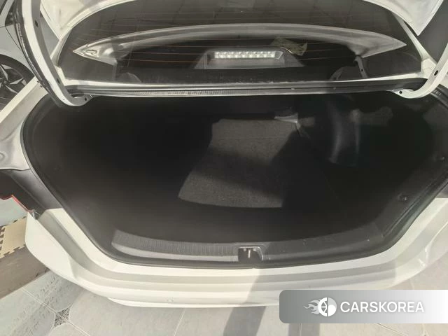 Toyota Corolla 2023 Белый из Китая, фото 2