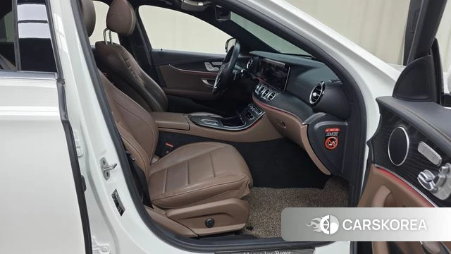 Mercedes-Benz E-Class W213 2022 Белый из Кореи, фото 2