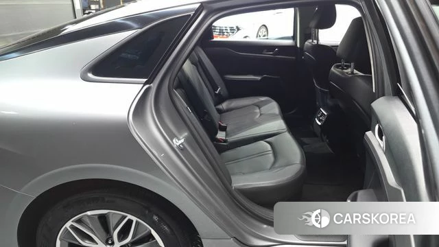 Kia K5 Hybrid 3rd Generation 2023 Серебряный из Кореи, фото 2