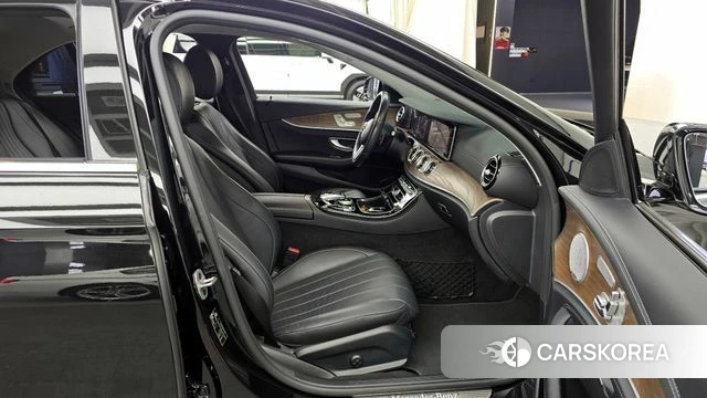 Mercedes-Benz E-Class W213 2020 Черный из Кореи, фото 2