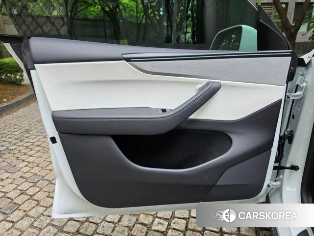 Tesla Model Y 2025 Белый из Кореи, фото 2