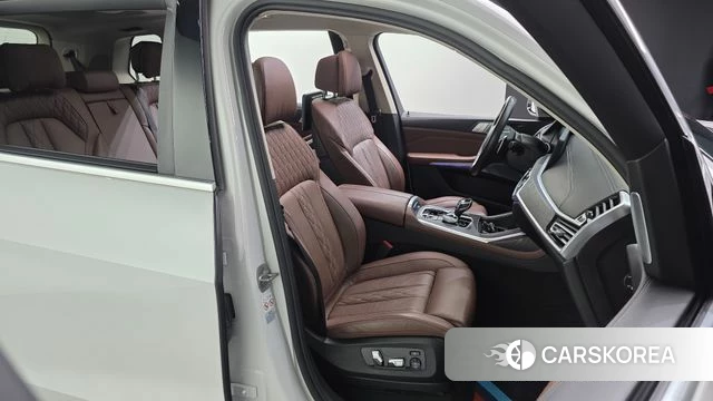 BMW X7 (G07) 2021 Белый из Кореи, фото 2