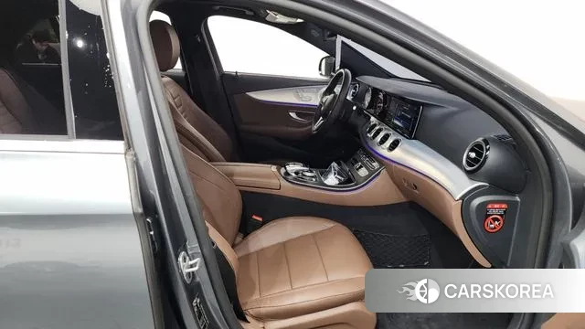 Mercedes-Benz E-Class W213 2020 Серый из Кореи, фото 2