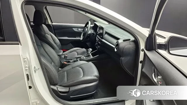 Kia The New K3 2nd generation 2022 Белый из Кореи, фото 2