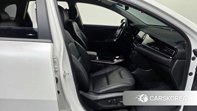 Kia Niro Plus 2023 Белый из Кореи, фото 2