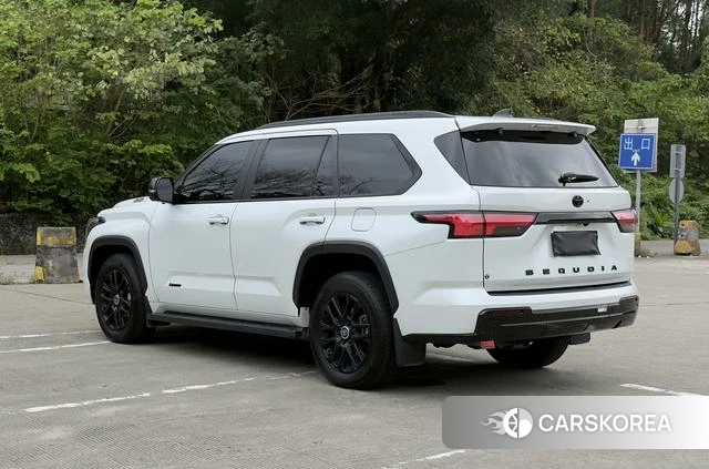 Toyota Sequoia 2024 Белый из Китая, фото 2