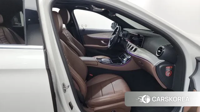 Mercedes-Benz E-Class W213 2021 Белый из Кореи, фото 2