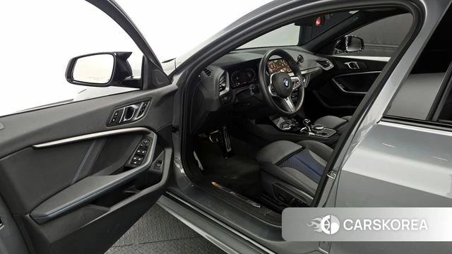 BMW 1 Series (F40) 2023 Серый из Кореи, фото 2