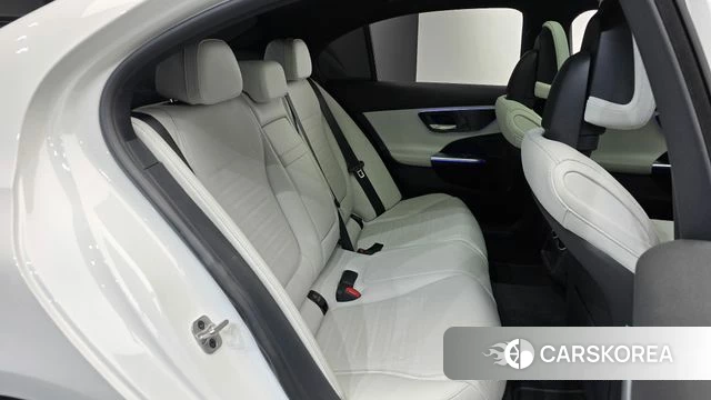 Mercedes-Benz C-Class W206 2025 Белый из Кореи, фото 2