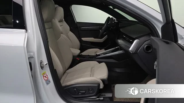 Audi A3 (8Y) 2023 Белый из Кореи, фото 2