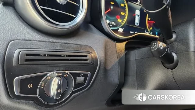 Mercedes-Benz GLC-Class X253 2023 Белый из Кореи, фото 2