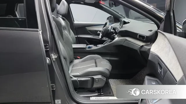 Peugeot 5008 second generation 2022 Серый из Кореи, фото 2