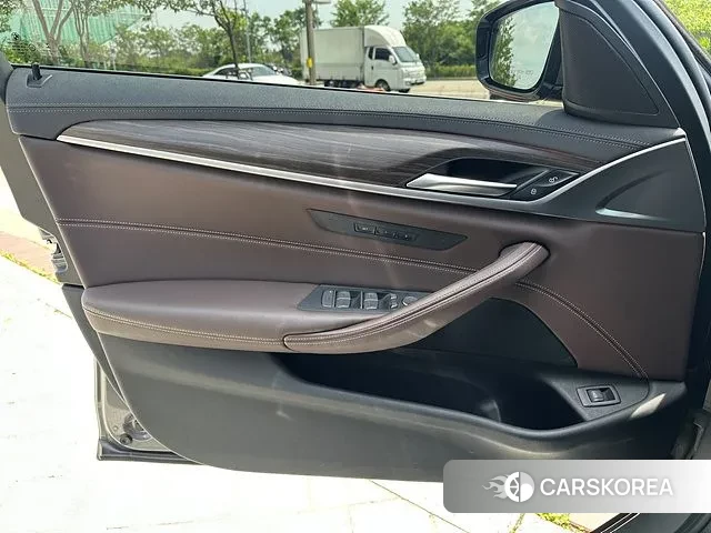 BMW 5 Series (G30) 2020 Цвет тростника из Кореи, фото 2