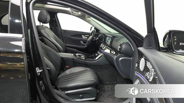 Mercedes-Benz E-Class W213 2018 Черный из Кореи, фото 2