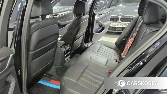 BMW 5 Series (G30) 2023 Черный из Кореи, фото 2