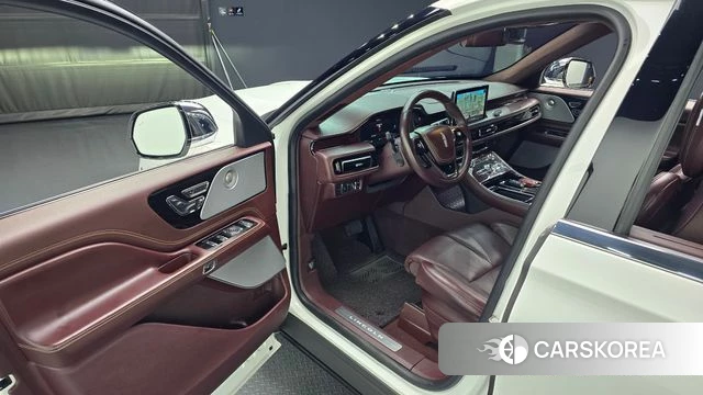 Lincoln Aviator 2nd generation 2020 Белый из Кореи, фото 2